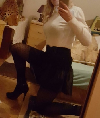 Знойная красотка с шикарной фигурой приглашает в гости на незабываемое свидание. Гарантирую полное удовлетворение и море позитивных эмоций. 15856, 22 года